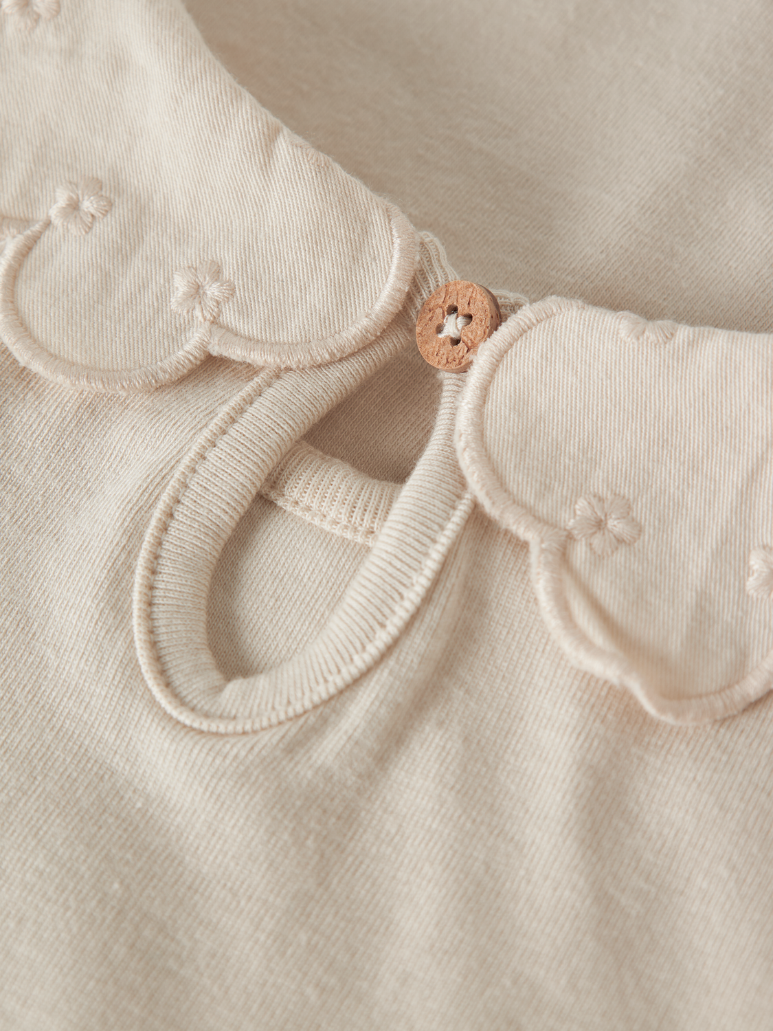 model_shot-front_full